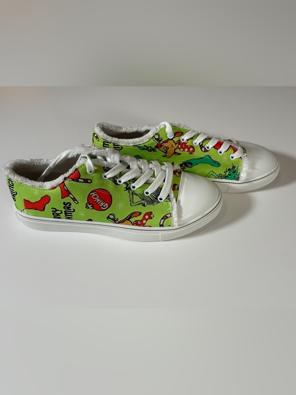 Grinch Holiday Print Canvas Sneakers - M10/W11.5